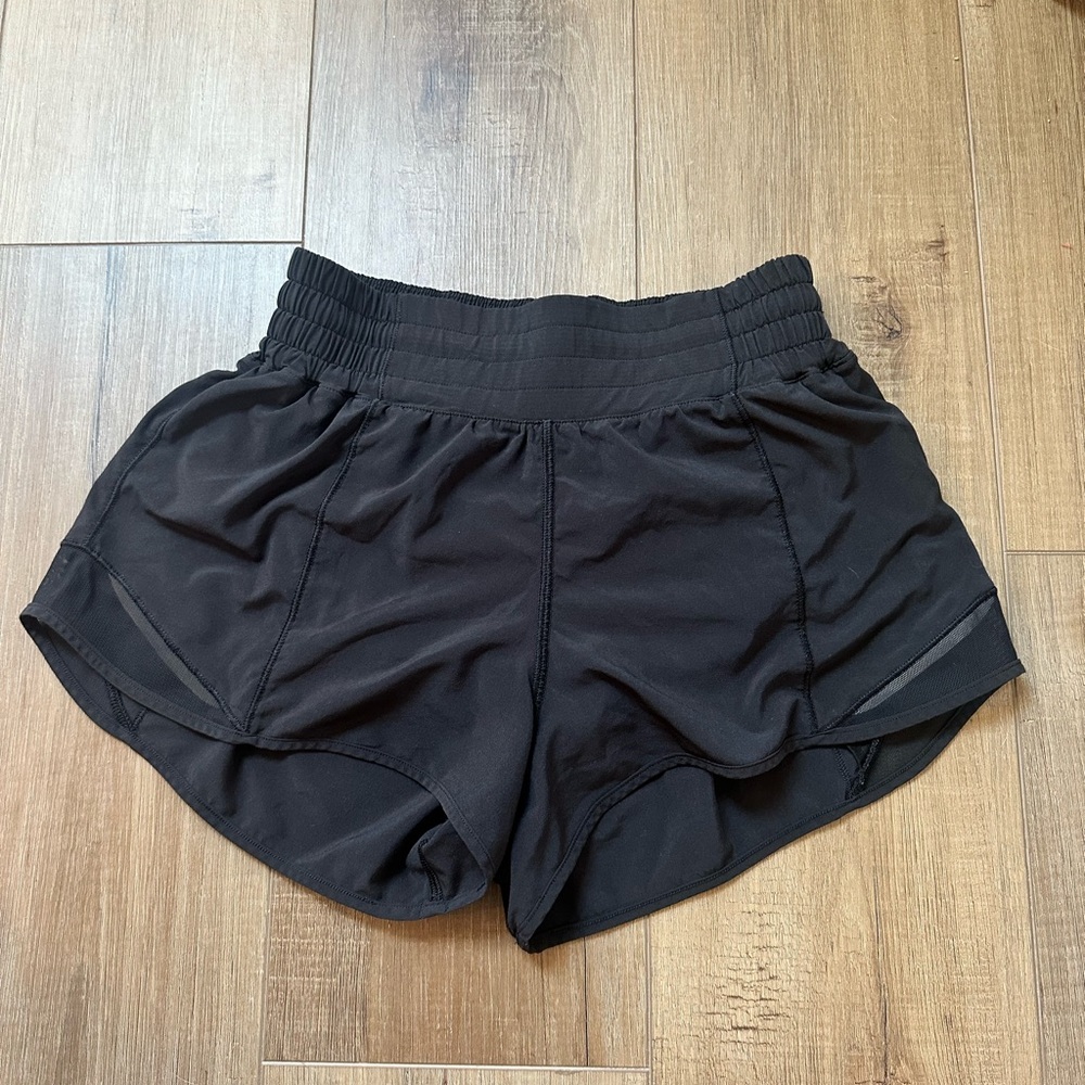 Lululemon high rise hotty hot shorts size 4